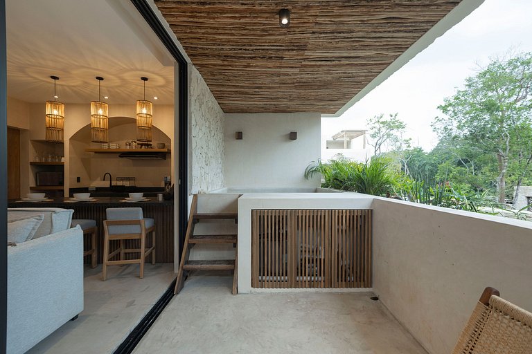 Balcón con vista a la selva y alberca privada 1rec