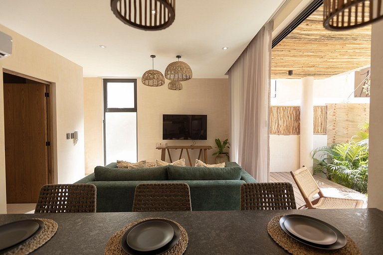 Lujo en Tonos Tierra: 1 Hab con Piscina privada